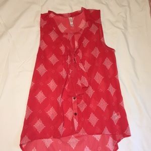 Lightweight patterned red button down tank